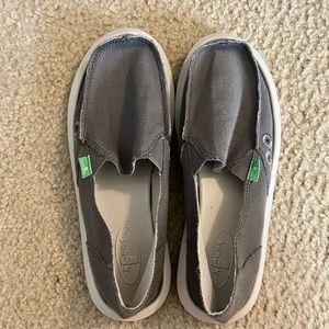 Gray Sanuk NWOT size 6